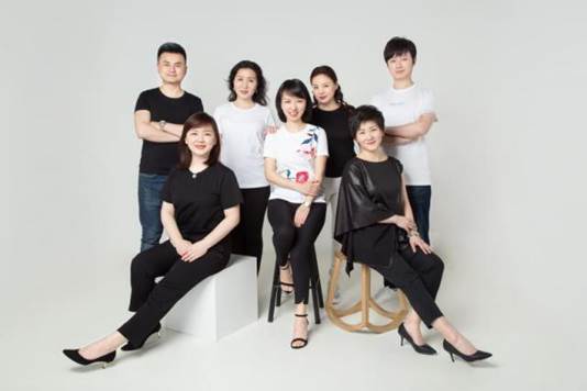 《交响音乐赏析》混合式课程团队照片（英国威廉希尔唯一官网曹耿献）